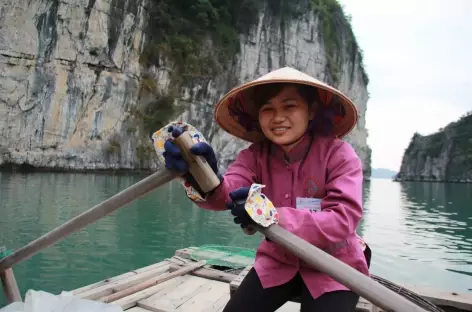 Tour en barque dans la Baie d'Halong - Vietnam