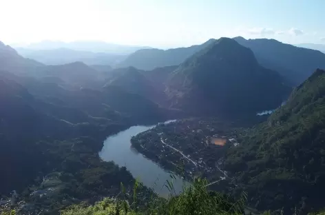 Marche > Muang Ngoi. Navigation sur la Nam Ou > Nong Khiaw