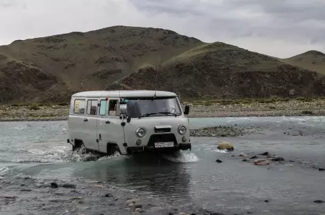 4x4 russe à gué - Mongolie