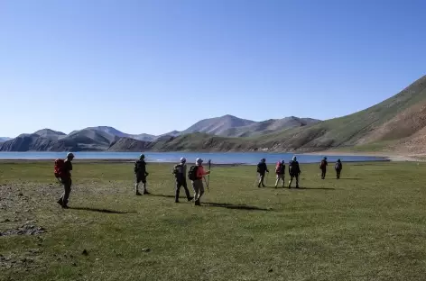 Marche près du lac Khukh - Mongolie