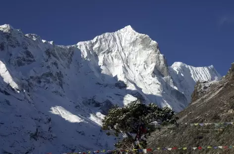 Trek > Phakding (2600 m) > Lukla (2850 m)