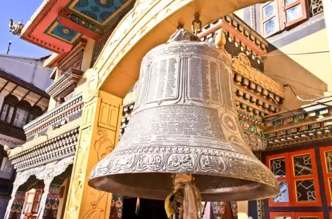 Cloche à l'entrée des temples - Népal