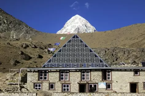 La Pyramide et le Pumori - Népal