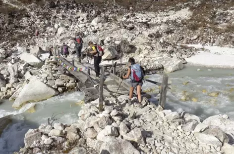 Traversée sous le glacier - Népal