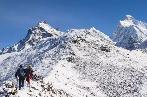 En montant au belvédère du Jannu -  Kangchenjunga Népal