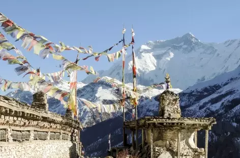 Annapurna 2 et drapeaux - Népal