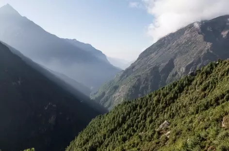 Vue sur la vallée d'où l'on vient - Népal