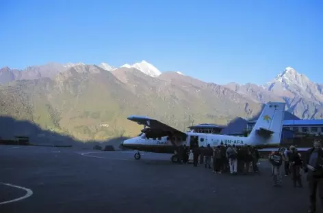 Avion prêt au décollage - Népal