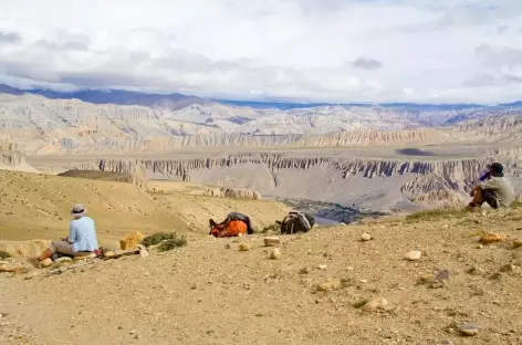 En descendant vers Tanggye - Mustang, Népal