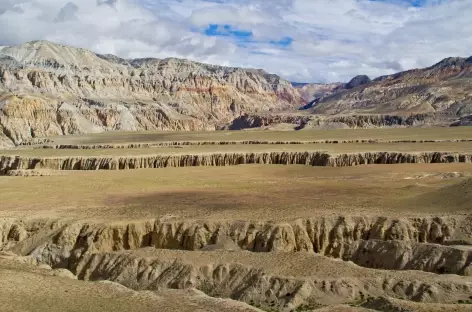 Sur le plateau au-dessus de Tanggye -Mustang, Népal