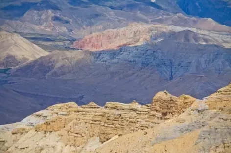 Vue sur les crêtes vers le Paha La - Mustangg, Népal