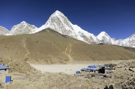 Gorak Shep, le Kala Pattar et la pyramide du Pumori - Népal