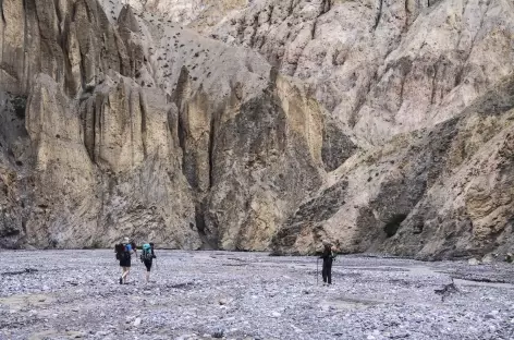 Dans les Gorges entre  Amaka et Chödzong - Nepal