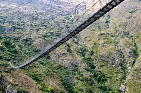 Pont entre Jagat et Lokpa Tsum vallée- Népal