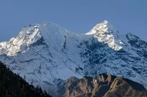 Vers Ripchet Vallée de Tsum- Népal