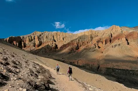Les falaises rouges de Drakmar-Mustang