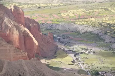 Falaises de Dhakmar Mustang Népal