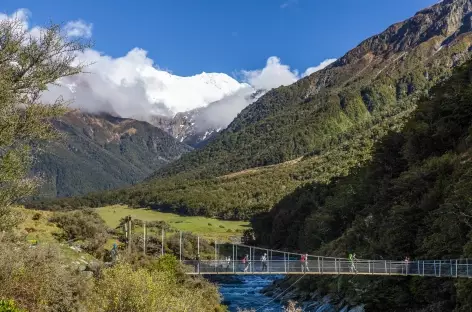 Pont suspendu menant à Rob Roy Glacier, massif de l'Aspiring - Nouvelle Zélande