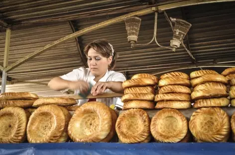 Tashkent, au célèbre bazar couvert de Tchorsu - Ouzbékistan - 