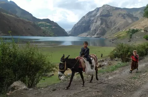 Trek > Lac Khazor Tchashman (2400 m) > Col Tovasang (3280 m) > Rivière Sarimat (2650 m)