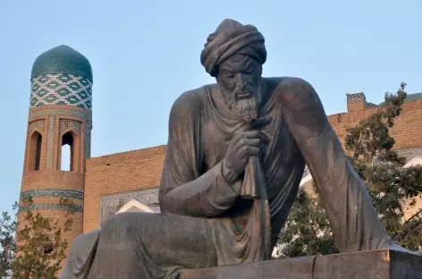 Statue d'Avicenne Khiva - Ouzbékistan - 