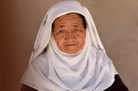 Vieille femme près de Samarcande - Ouzbékistan