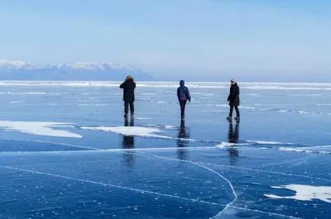 Petite marche sur la glace du Baïkal