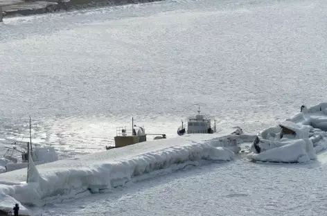 Le port gelé de Khoujir - Baïkal