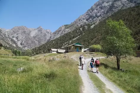 Trekking dans les Monts Fan