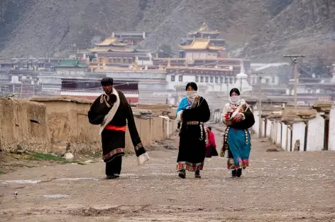 Pélerins goloks au monastère de Labrang - Amdo, Chine