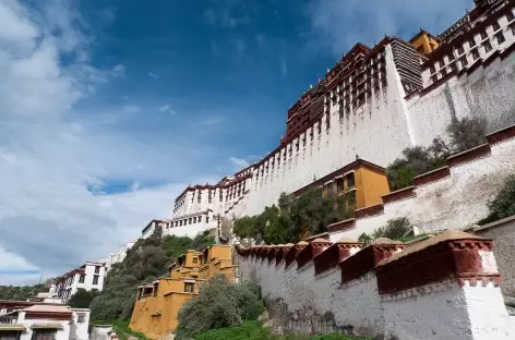 L'immense forteresse du Potala, près de 400 mètres de long - Tibet