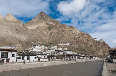 Le village de Shegar et sa forteresse - Tibet