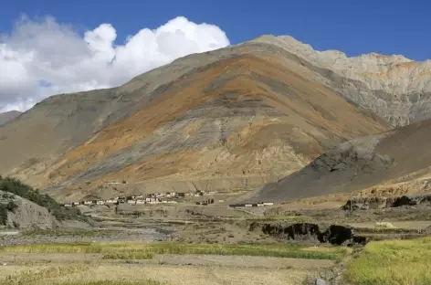 Lhatse > Shigatse (3930 m), train > Lhassa