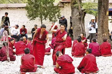 Joutes oratoires à Sera, Tibet