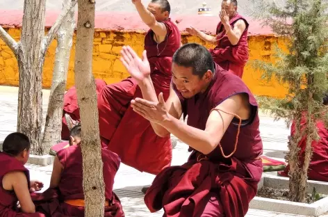 Joutes oratoires à Ganden - Tibet