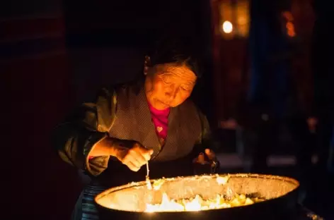 Offrande de beurre au monastère de Tandruk