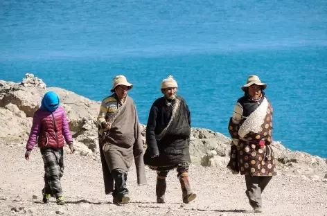 Pélerins au lac Namtso - Tibet