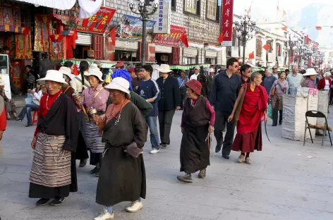 Pélerin sur le Barkhor Tibet