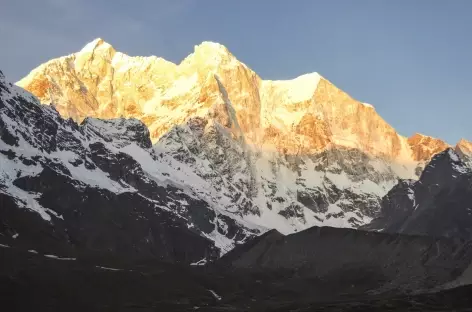 Levé de soleil sur La face Nord Est de L'Everest - Tibet