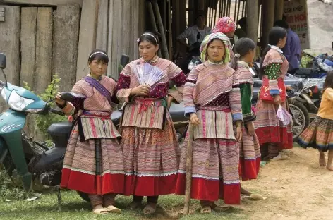 Hmongs fleuris au marché - Vietnam
