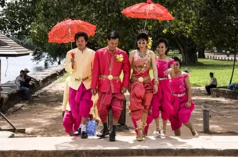 Jeunes mariés  à Angkor - Cambodge