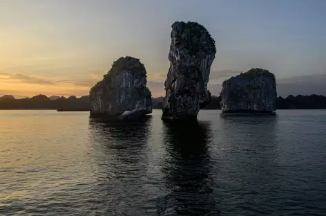 Coucher de soleil Baie de Bai Tu Long - Vietnam - 