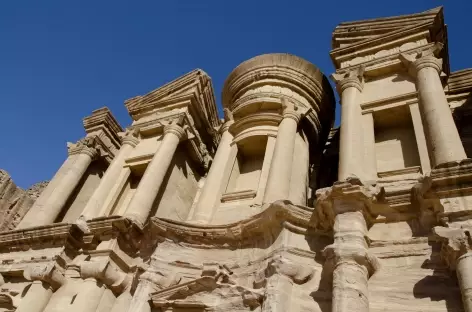 Pétra, facade du Deir - Jordanie