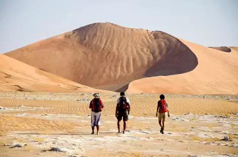 Marche dans les grandes dunes du Rub Al Khali - Oman