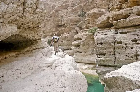 Marche dans le Wadi Bani Khalid - Oman