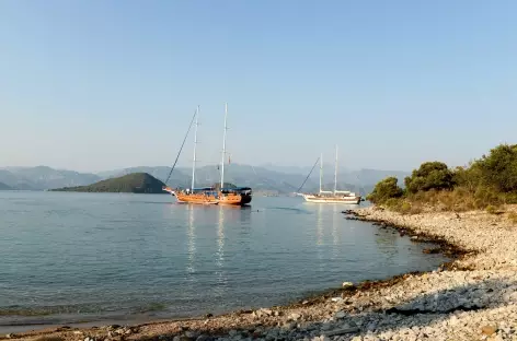 Notre caïque au mouillage dans la presqu'île de Martilar - Turquie