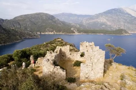 Ruines sur l'île de Gemili, côte lycienne - Turquie