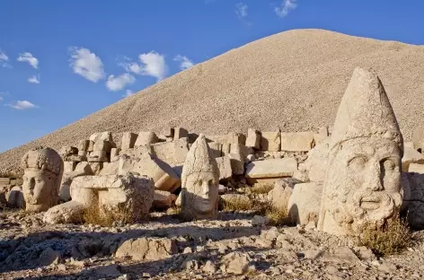 Statues énigmatiques du Mont Nemrut (terrasse ouest) - Turquie