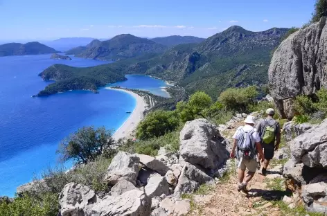 Descente vers la superbe lagune d'Ölüdeniz, Lycie - Turquie