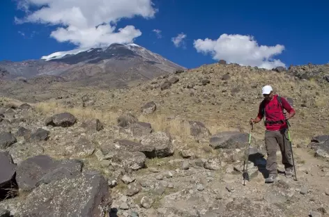 Première étape au dessus du village de Cevirmen (2200 m) - Turquie